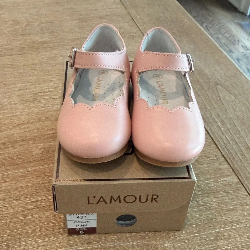 L'Amour Pink Girls' Scalloped Mary Jane Dress Shoes